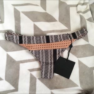 acacia Polynesian pavils bottoms